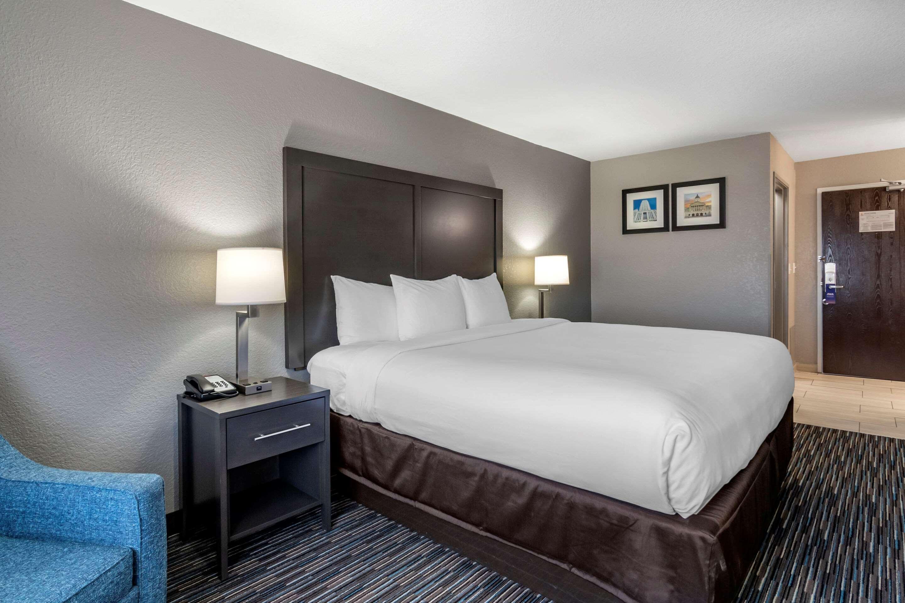 Comfort Inn & Suites Emporia Exterior photo