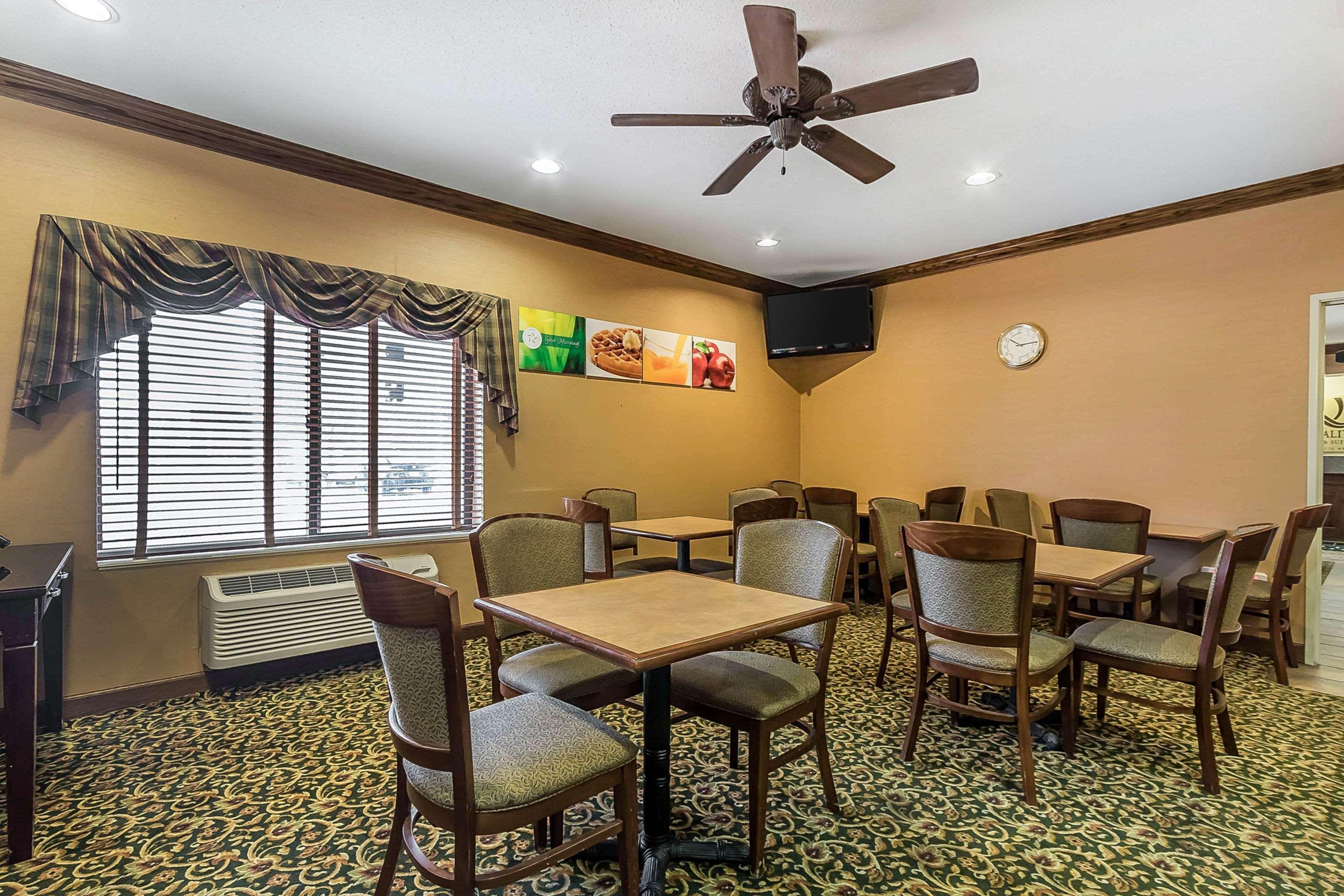 Comfort Inn & Suites Emporia Exterior photo