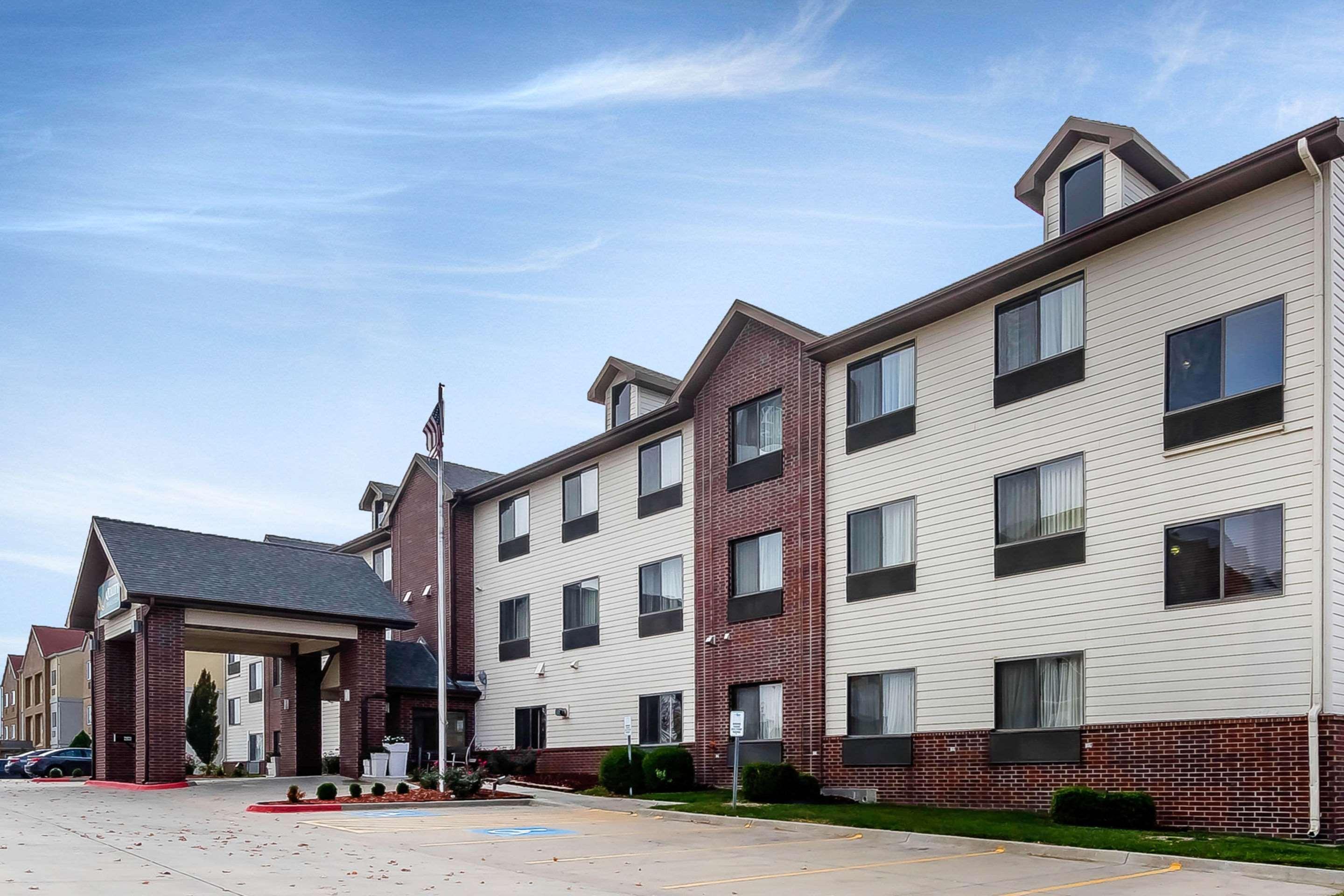 Comfort Inn & Suites Emporia Exterior photo