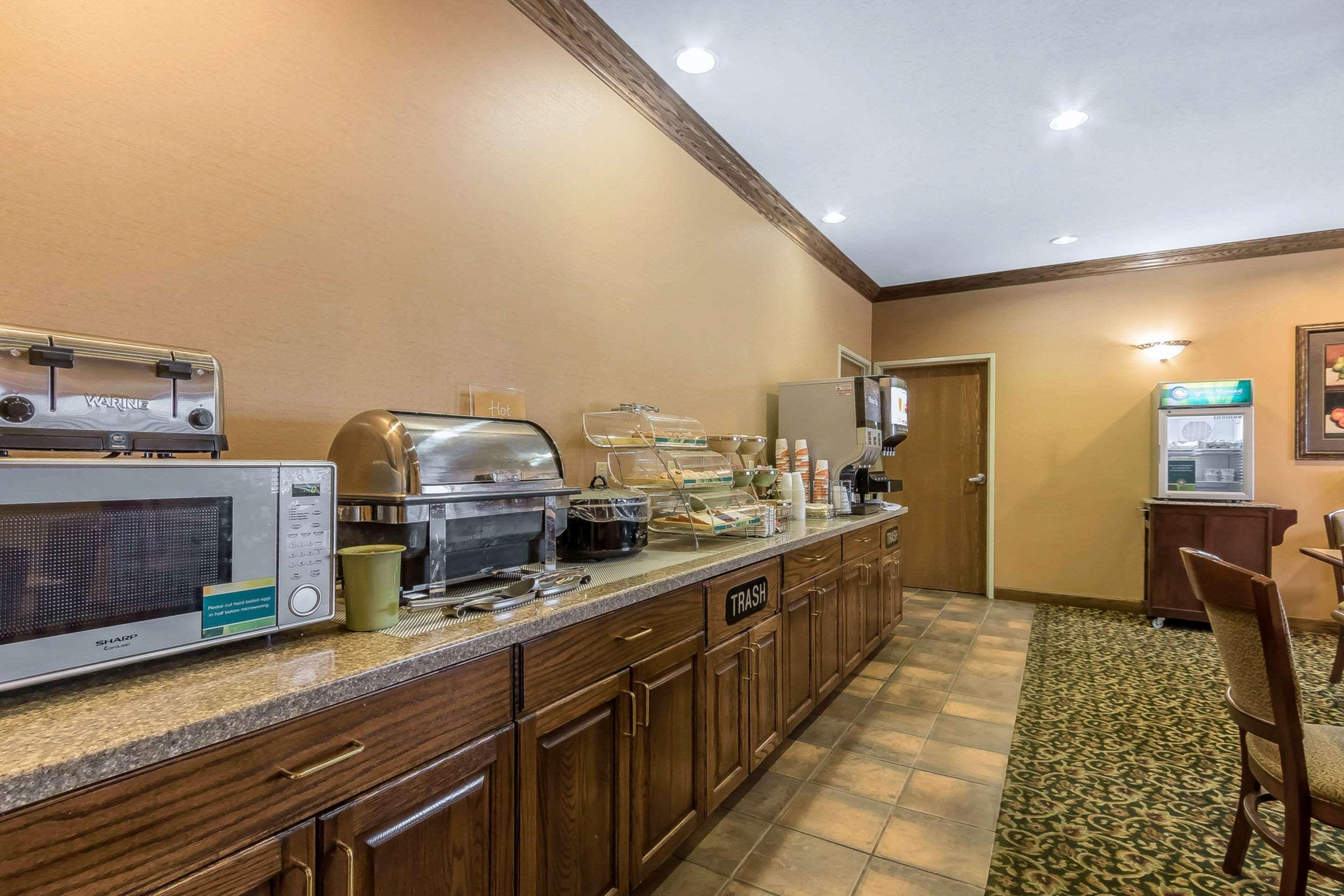 Comfort Inn & Suites Emporia Exterior photo