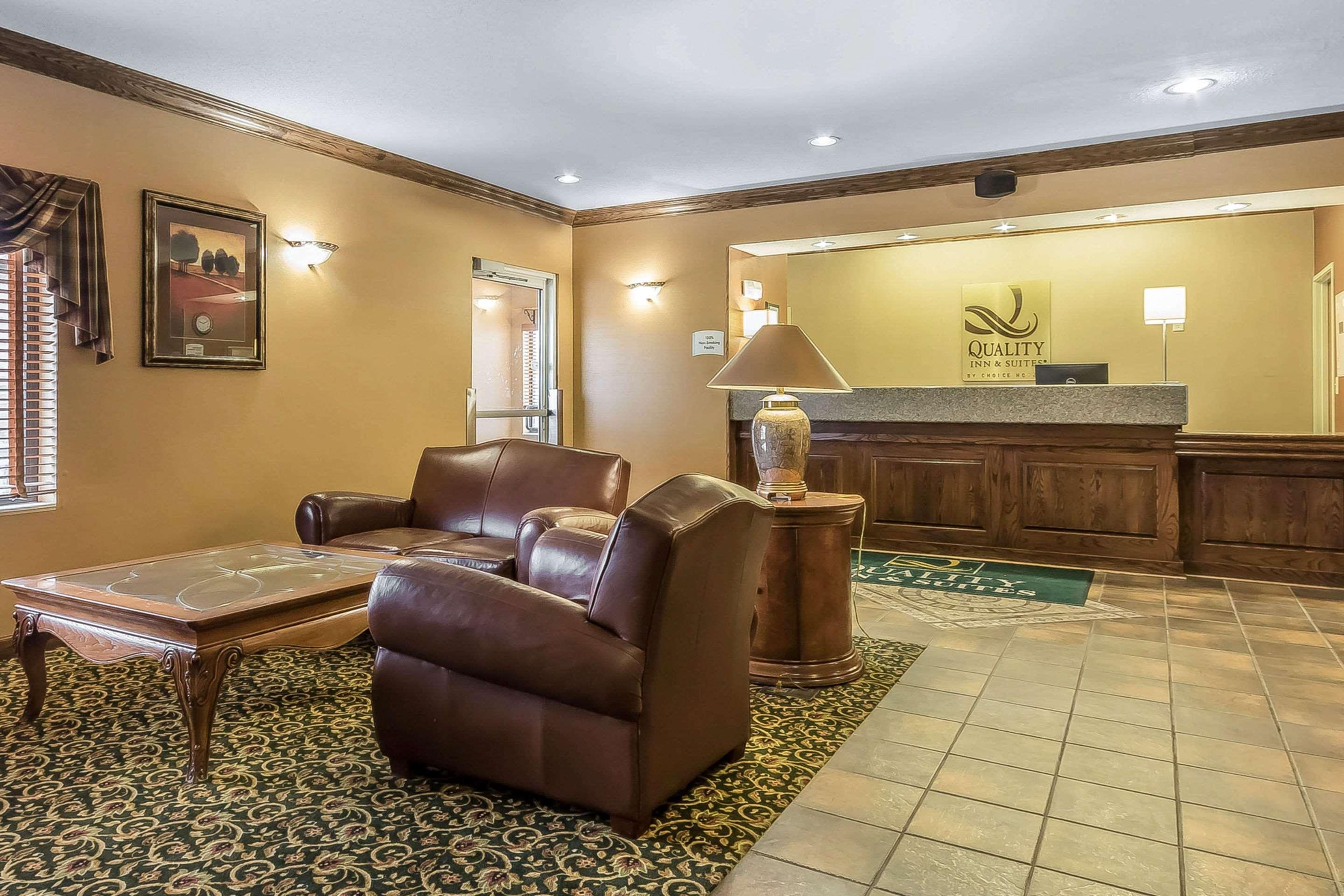 Comfort Inn & Suites Emporia Exterior photo
