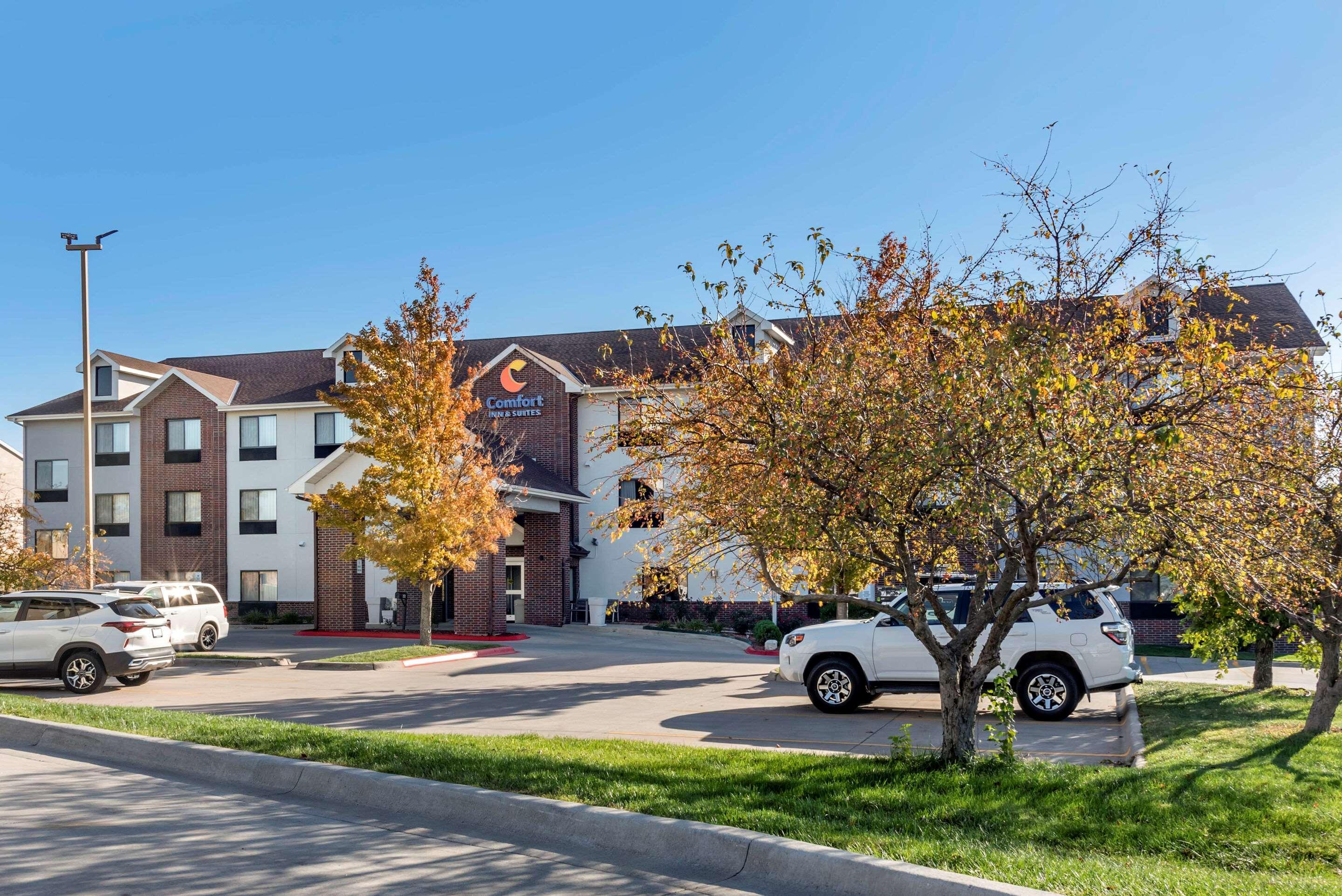 Comfort Inn & Suites Emporia Exterior photo