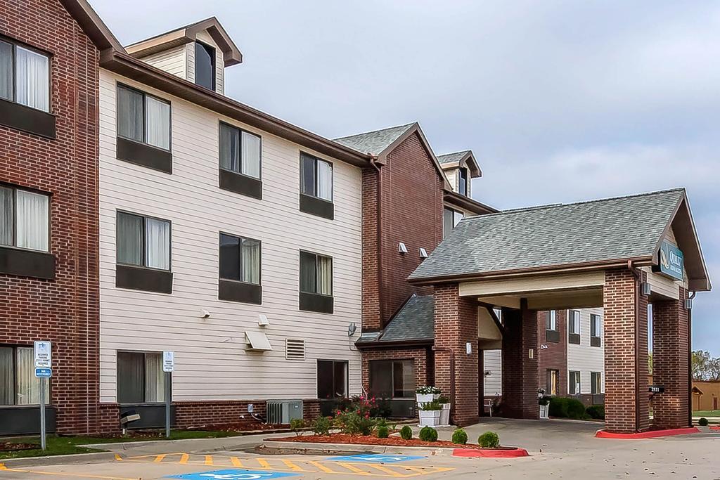 Comfort Inn & Suites Emporia Exterior photo